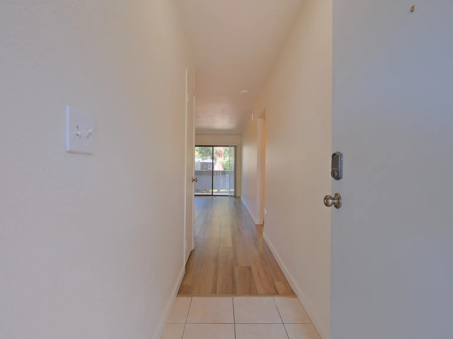 2 bed, 840 sqft, $1,725 — Photo 4