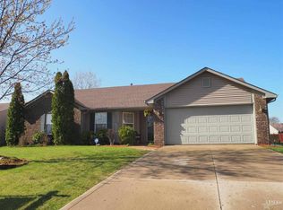 8234 Maple Valley Dr, Fort Wayne, IN 46835