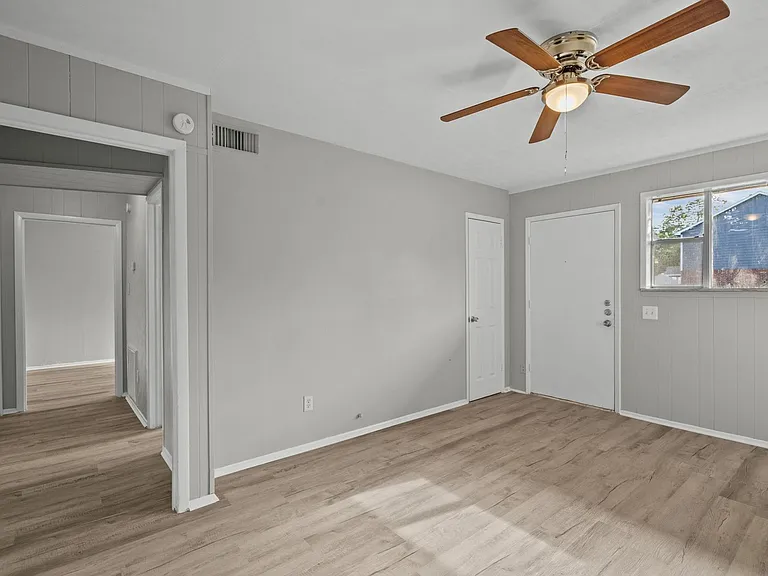 2729 Main St — Photo 7