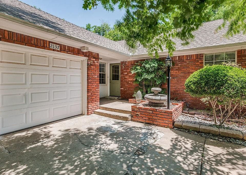 1st image of 2137 Huntleigh Dr