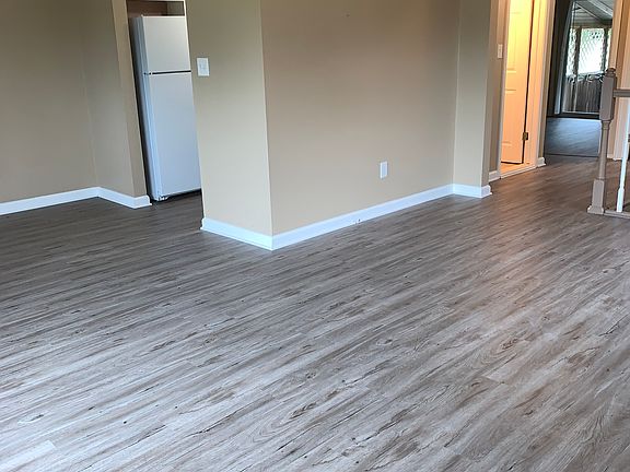 4th image of 61035 Eleven Mile Rd APT 5