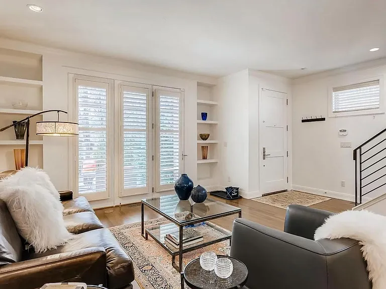 436 Jackson St — Photo 4