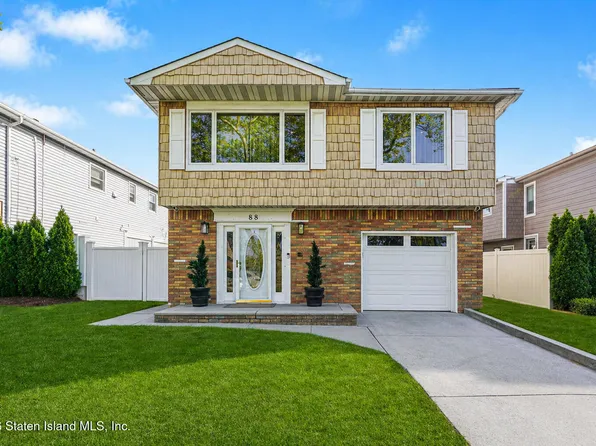 88 W Cedarview Ave, Staten Island, NY 10306