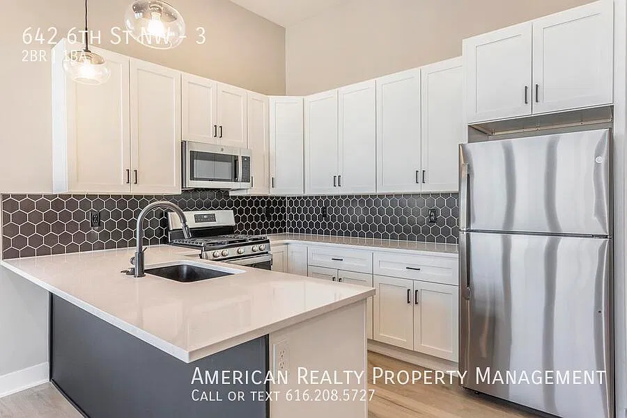 2 bed, 942 sqft, $1,900 — Photo 3