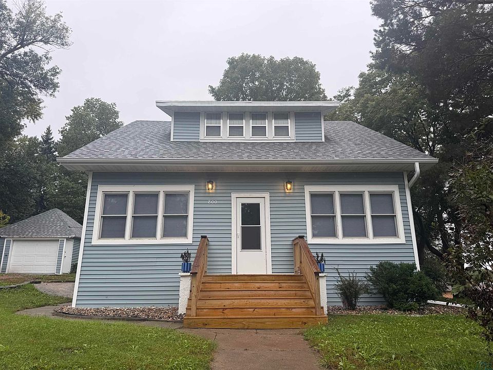 1st image of 800 Dakota St