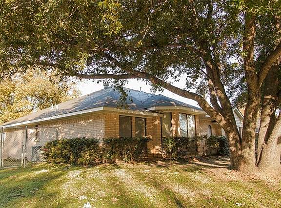 3rd image of 2132 Goldfinch Dr
