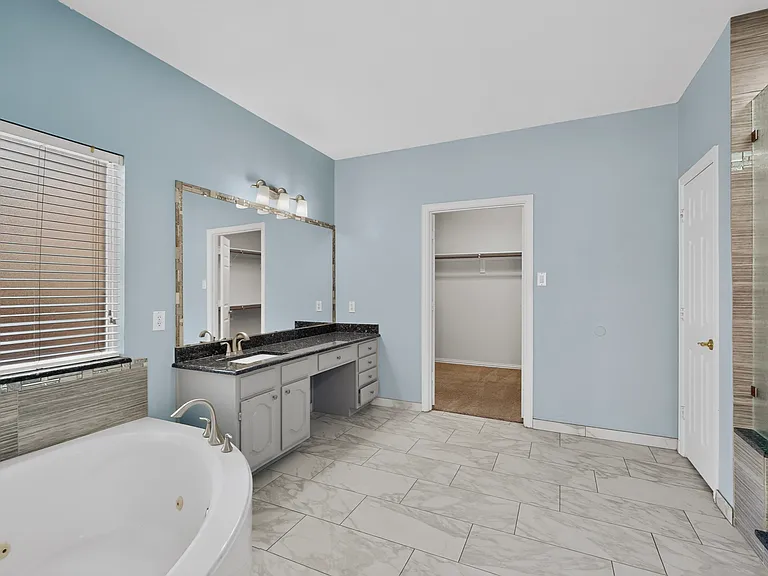 1812 Meadow Ridge Dr — Photo 15