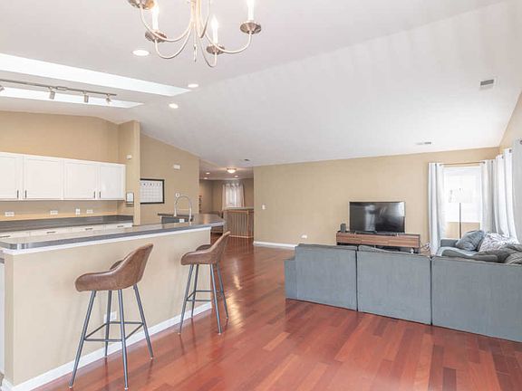 5th image of 5113 Freeport Dr Unit 5113