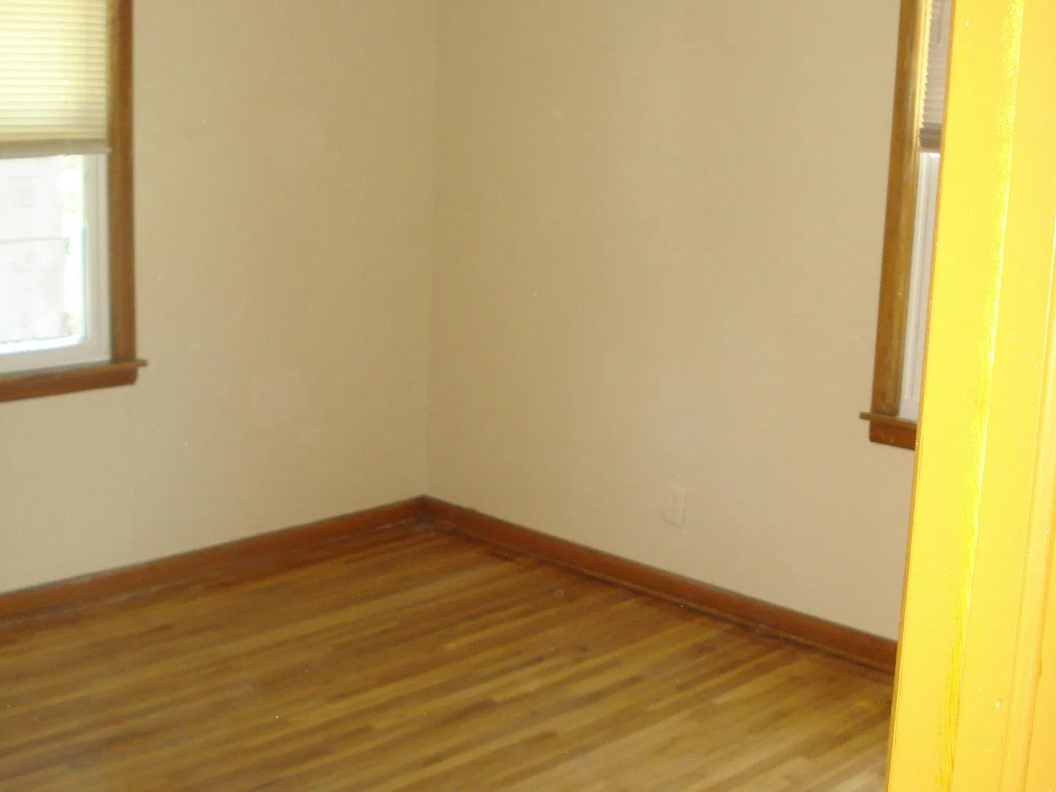 3 bed, 1100 sqft, $1,200 — Photo 4