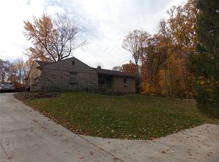 6616 Wallings Rd, Brecksville, OH 44141