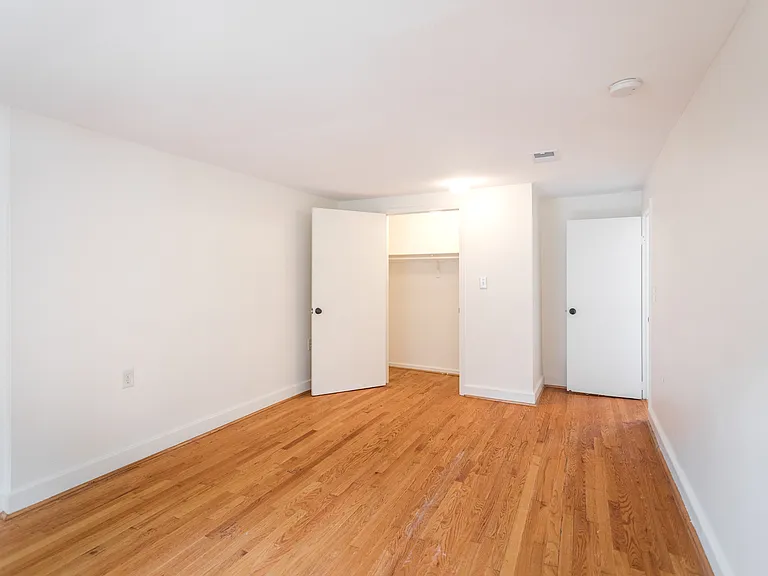 1421 Van Dyke St — Photo 17