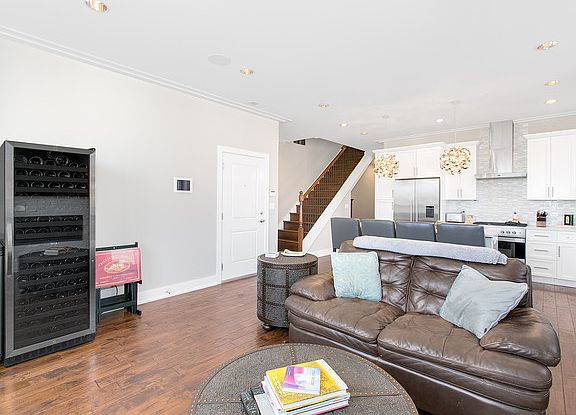 5th image of 956 N Noble St #3N