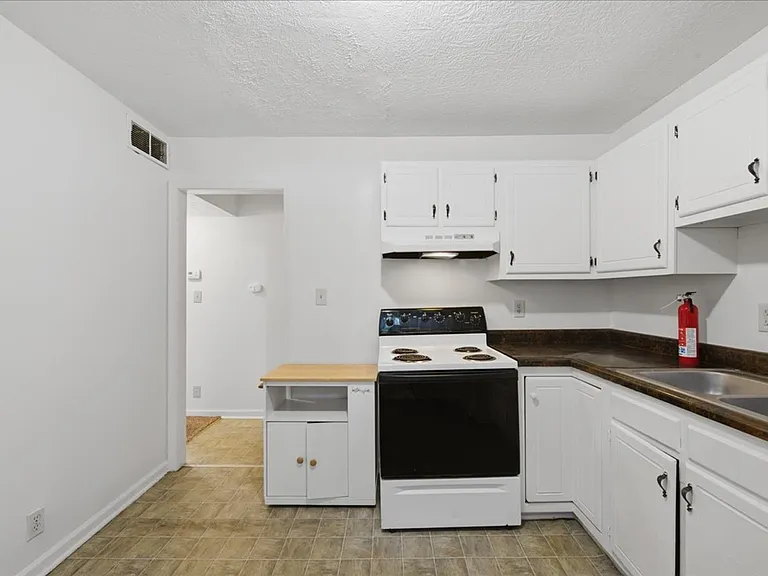 809 - 811 Riverside Rd — Photo 10