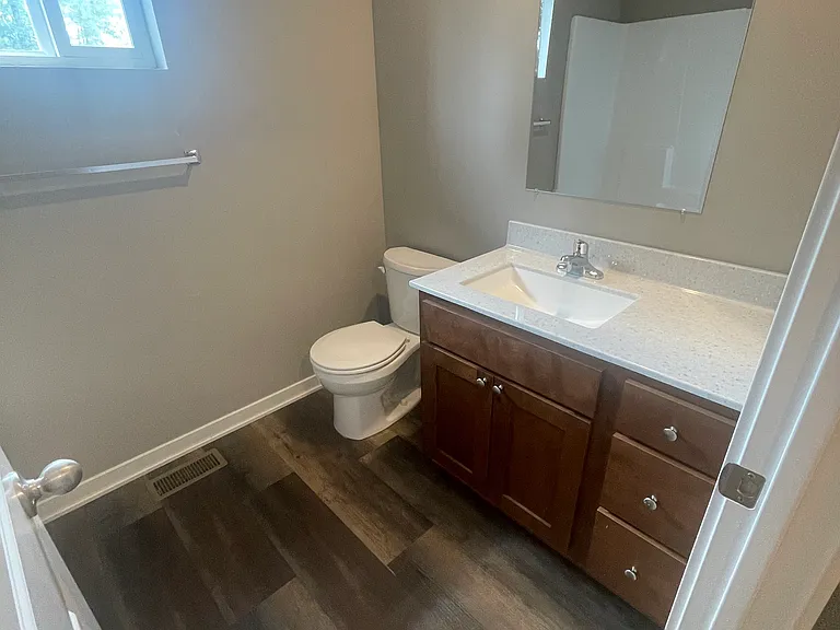 2nd level bathroom