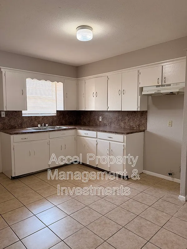 2 bed, 1.0 bath, 868 sqft, $575 — Photo 4