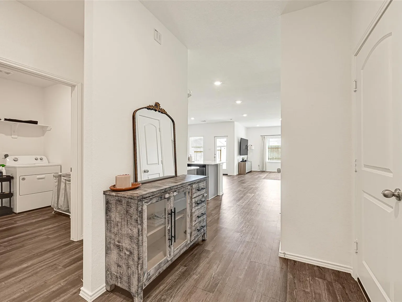 4 bed, 3.0 bath, $2,450 — Photo 3