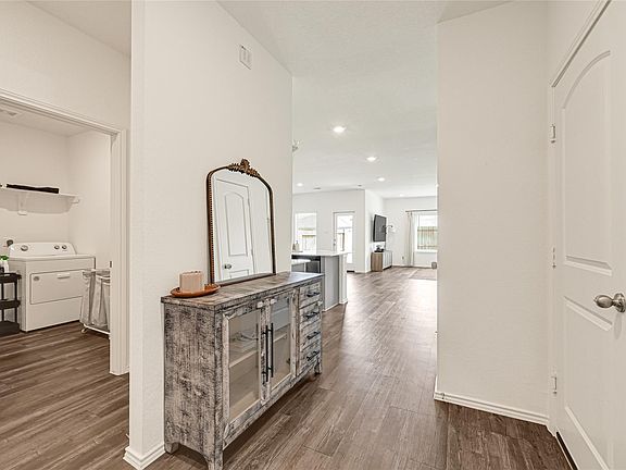 3rd image of 15247 Mayflower St