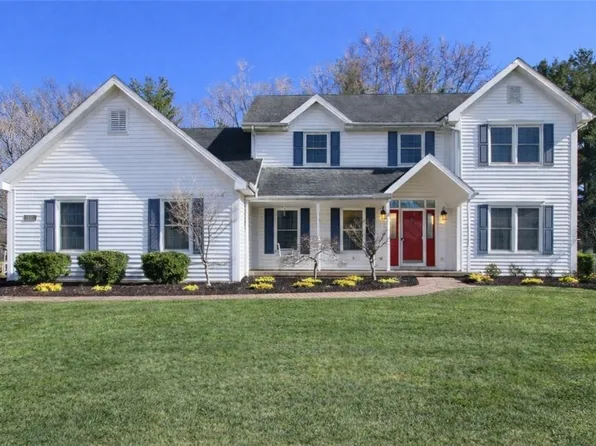 2323 Saratoga Pl, Charleston, IL 61920