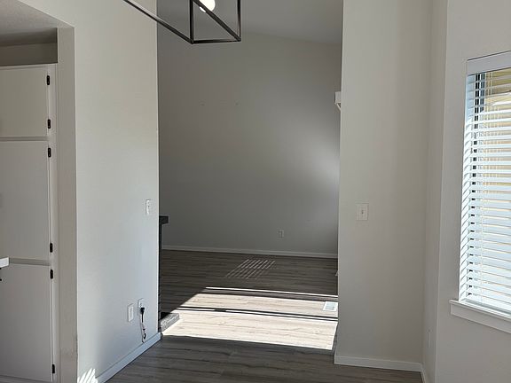 5th image of 1124 N Vassault St