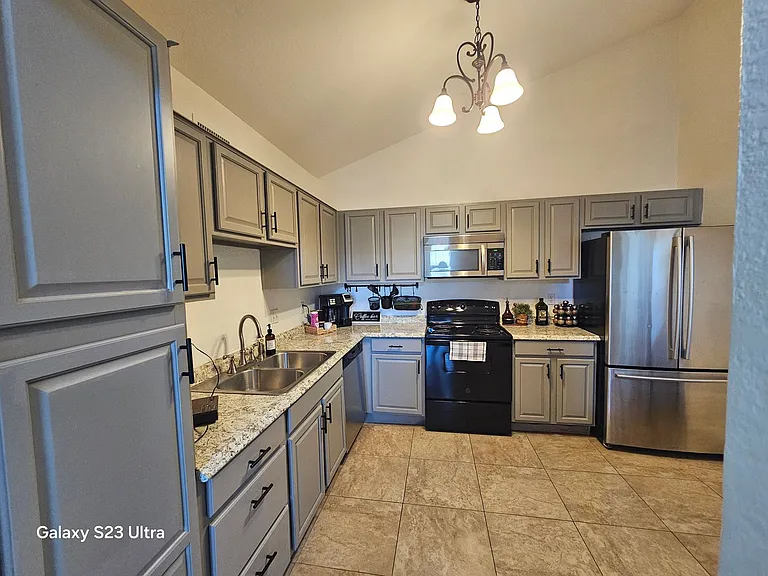 712 N Santa Barbara #1 — Photo 37