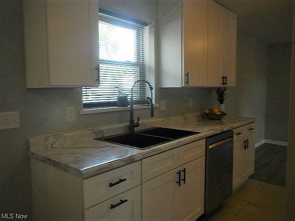 4th image of 2153 Plaza Ave NE