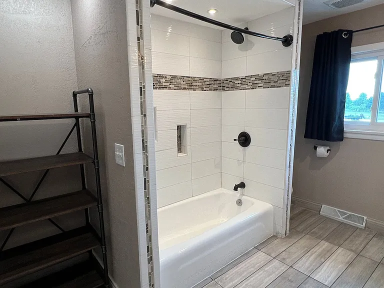 W210N11785 Hilltop Dr — Photo 16