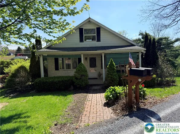 750 Brockton Mountain Dr, Barnesville, PA 18214