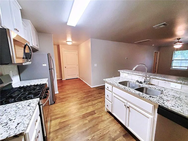 2127 Buena Vida Ln — Photo 10
