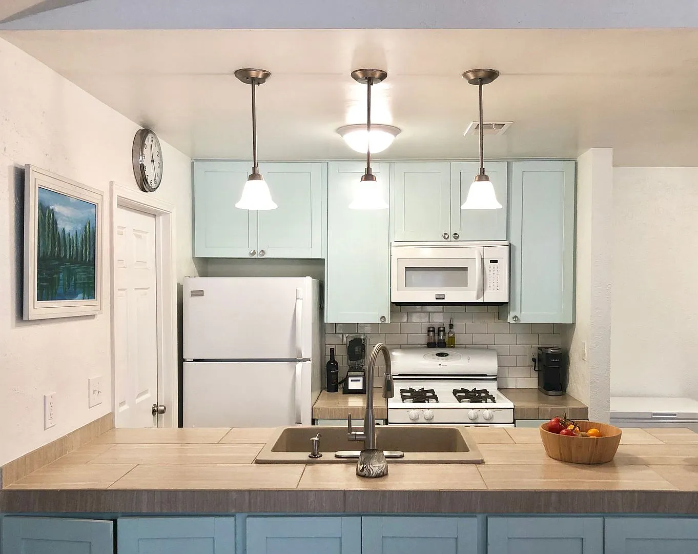 Charming 2-Bedroom Condo in Convenient North Austin Location — Photo 3