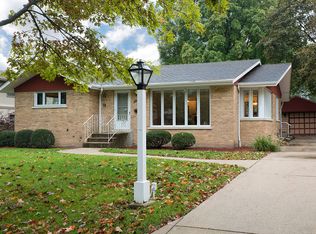 2359 Farnsworth Ln, Northbrook, IL 60062