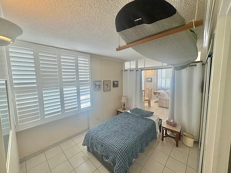2415 Ala Wai Blvd — Photo 14