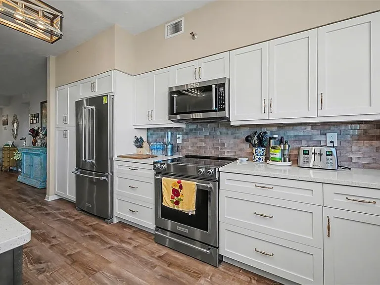5408 Eagles Point Cir #302 — Photo 15