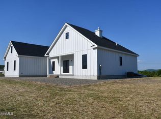 25 Old Farm Rd, Ghent, NY 12075
