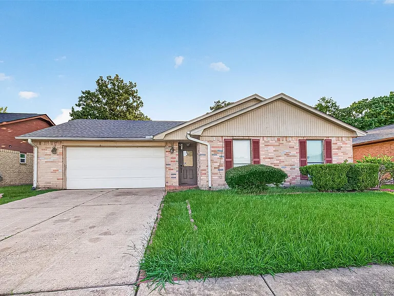 7422 Cortes Dr — Photo 1