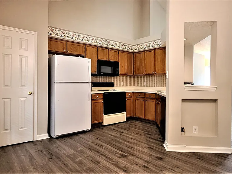 303 Woodstar Dr — Photo 8