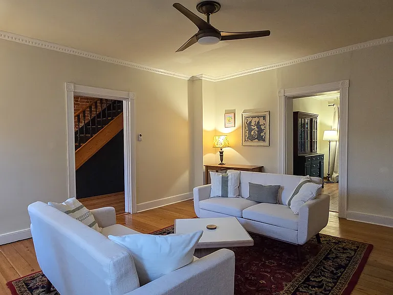 209 W Clay St — Photo 11