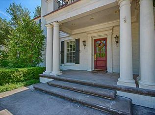 1700 Camden Way, Nichols Hills, OK 73116