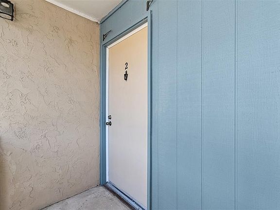 3rd image of 2811 SW Archer Rd APT A2