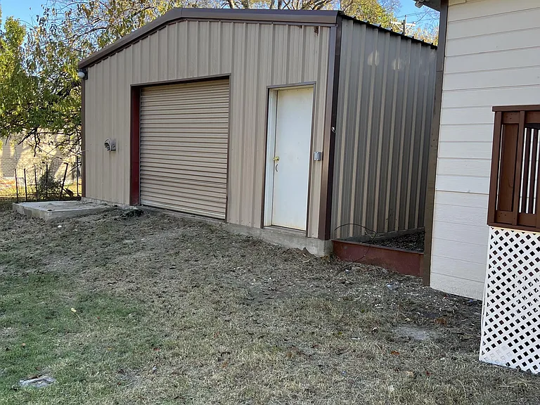 320 S 4th St — Photo 13