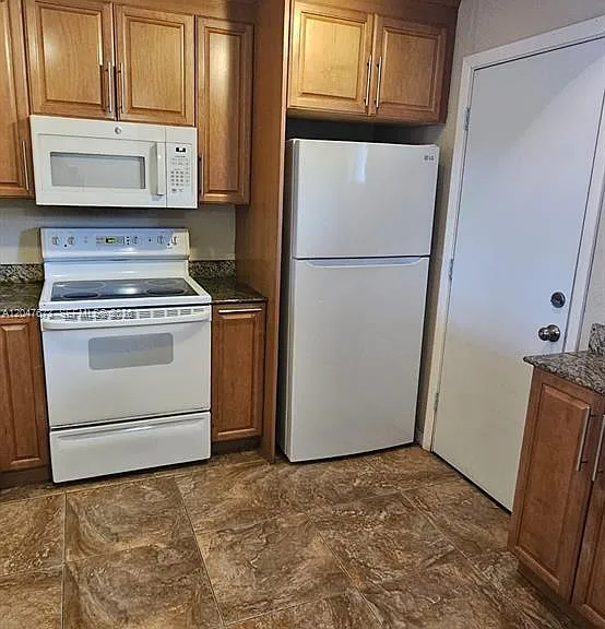 410 NW 68th Ave #509 — Photo 5