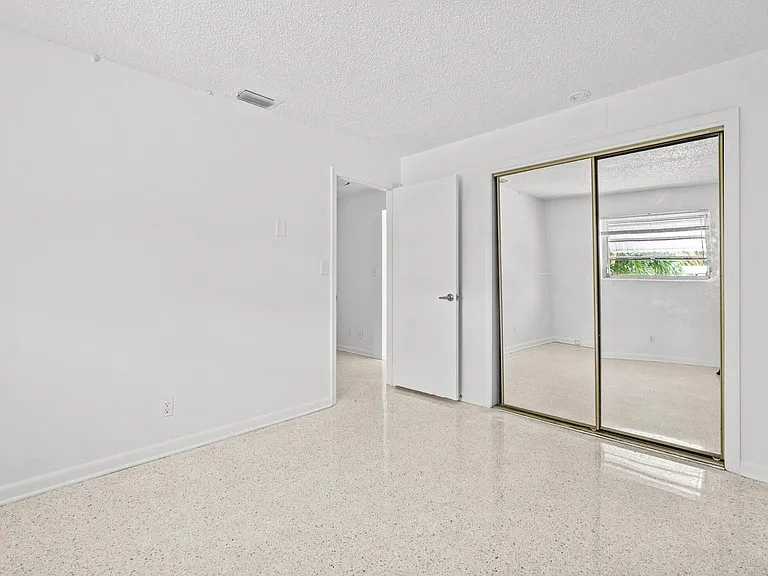 211 Sunrise Ave #5 — Photo 17