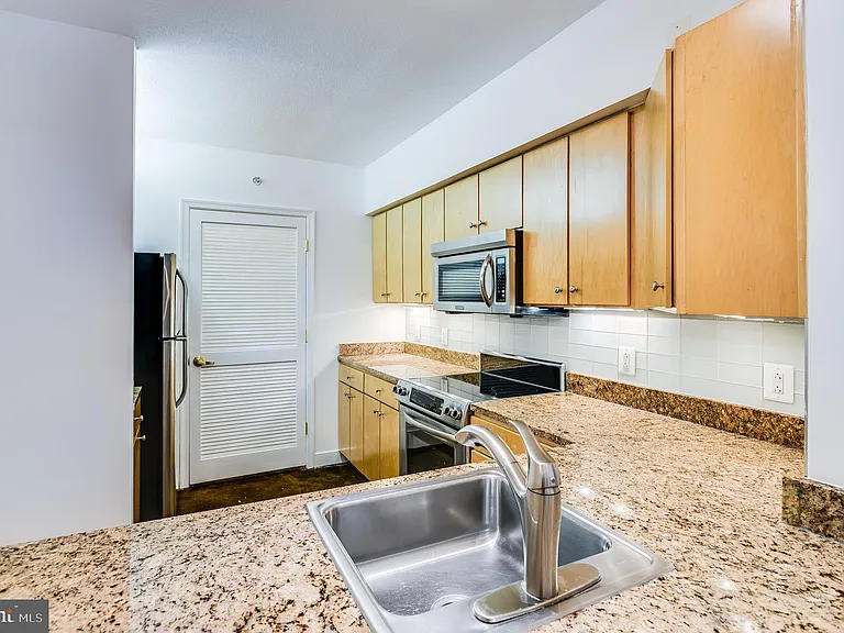 631 D St NW #330 — Photo 7