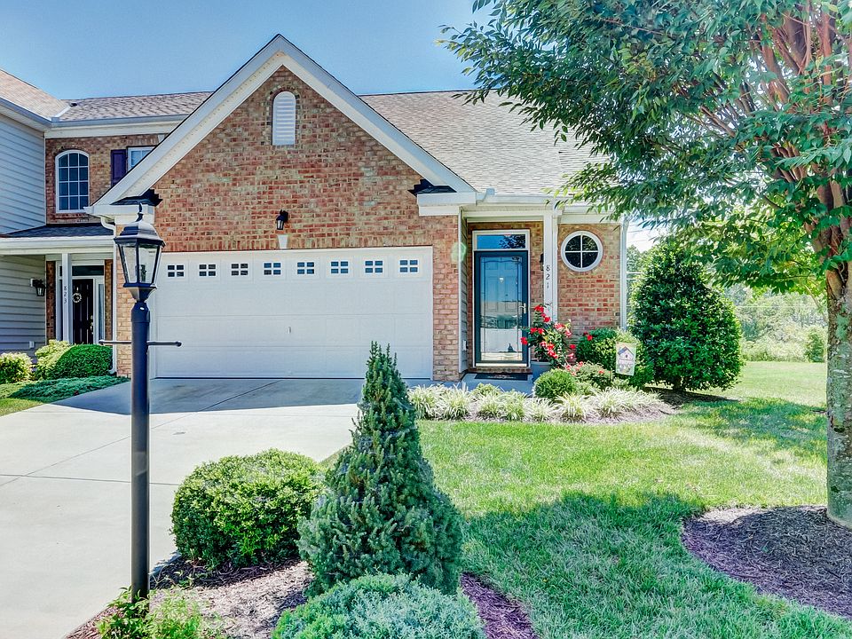 1st image of 821 Parkland Pl