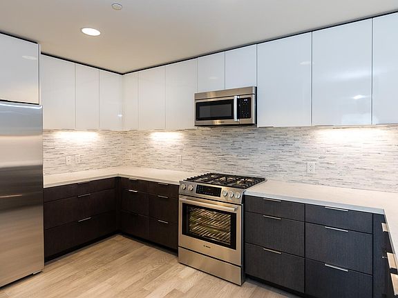 5th image of 10 Kennedy Pl #304