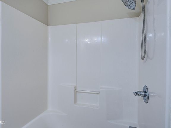 47th image of 405 Heather View Dr