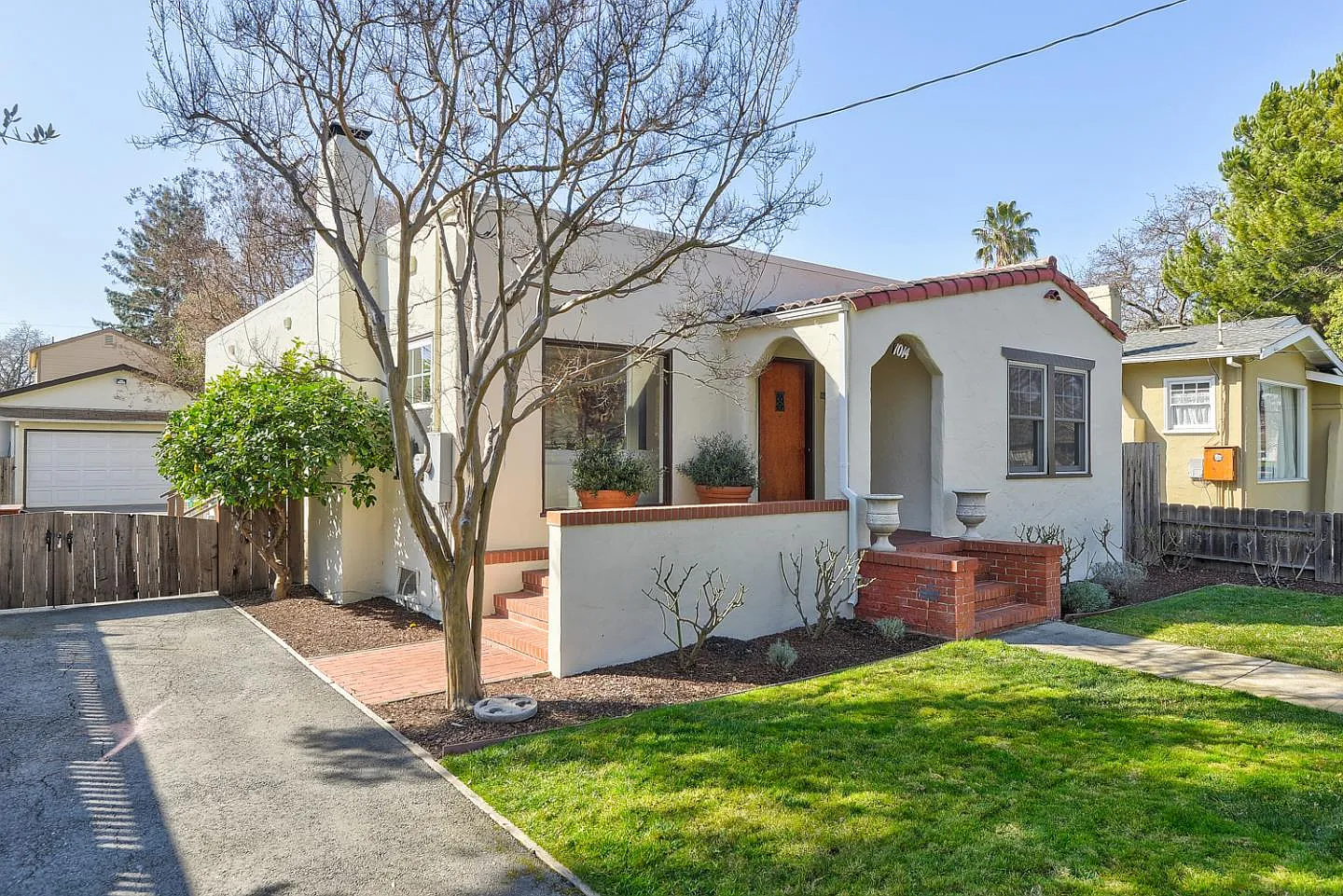 1014 Iris St photo 1