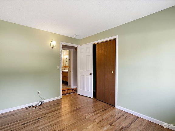 3rd image of 13717 NE 70th Pl