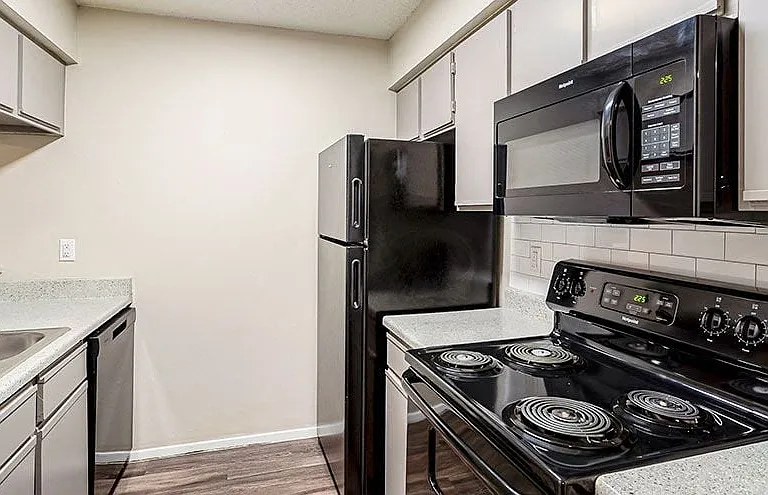 Brooksfield Apartments — Photo 5