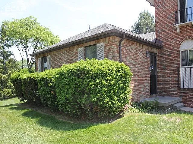 1047 River Hill Dr photo 1