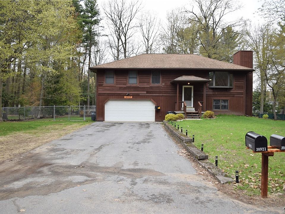 1st image of 30921 Pinewood Dr